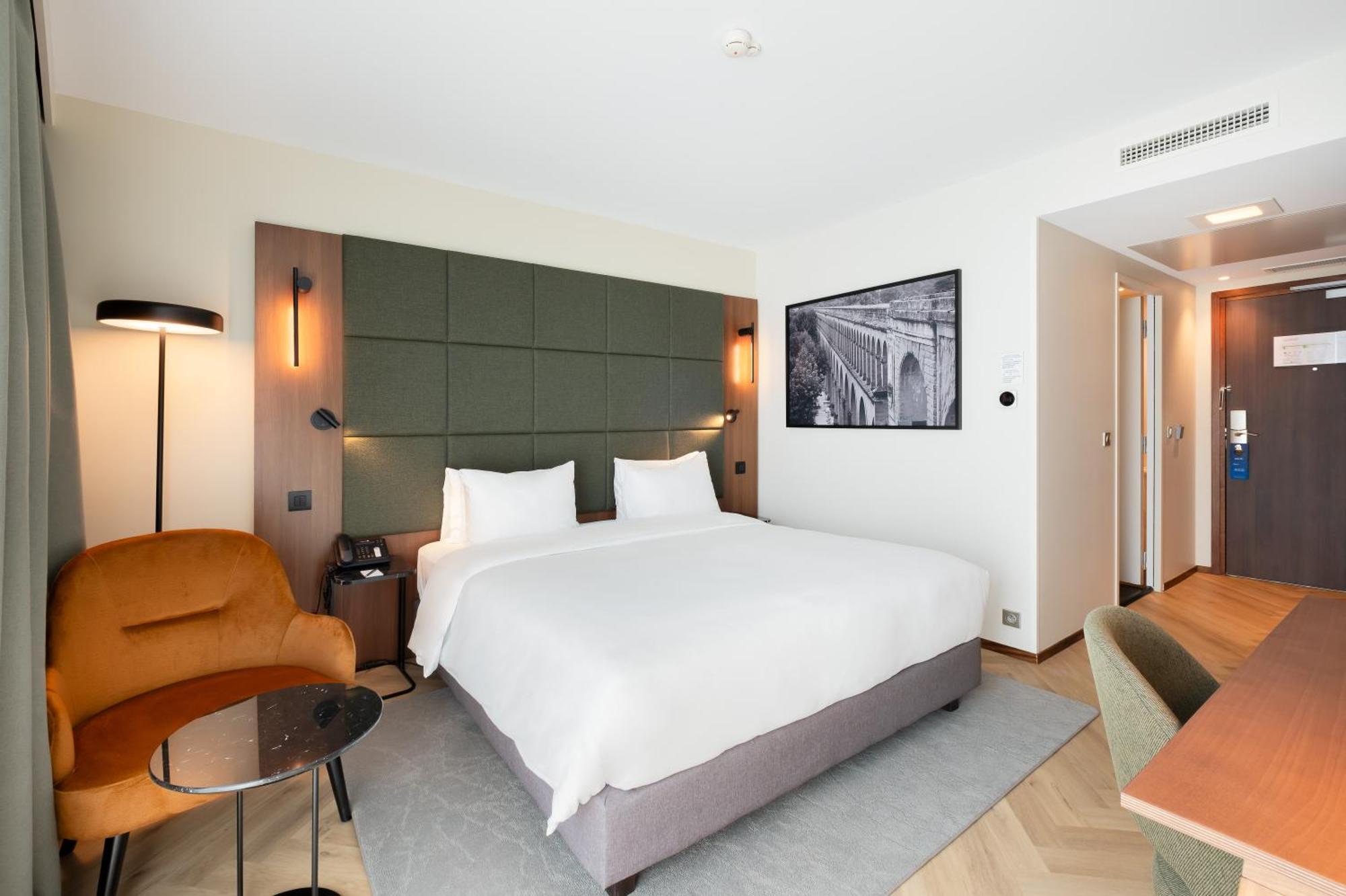 Superior Room,1758328851:JPEG